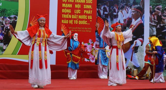 Trò Xuân Phả đang được lan tỏa, biểu diễn ở những sân khấu lớn để bảo tồn giá trị văn hóa đặc sắc của đồng bào xứ Thanh. Ảnh: Hương Hiền z5191534548415_b4de3bb4dfe4920491e88a57906d3c23.jpg