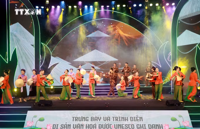 vna_potal_ha_tinh_trien_lam_trung_bay_trinh_dien_di_san_van_hoa_ket_hop_san_pham_du_lich_7727660.jpg