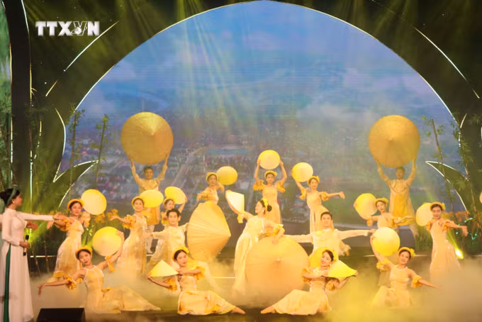 vna_potal_chuong_trinh_nghe_thuat_“doi_bo_vi_giam”_7727127.jpg