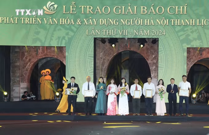 vna_potal_le_trao_giai_bao_chi_ve_phat_trien_van_hoa_va_xay_dung_nguoi_ha_noi_thanh_lich_van_minh_lan_thu_vii_7622459.jpg