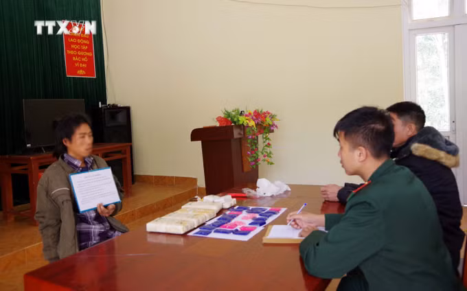 vna_potal_dien_bien_bat_giu_doi_tuong_nuoc_ngoai_van_chuyen_32000_vien_ma_tuy_tong_hop_7252683.jpg