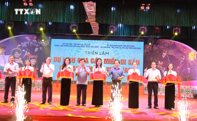 vna_potal_70_nam_chien_thang_dien_bien_phu_khai_mac_trien_lam_“du_lich_qua_cac_mien_di_san_va_danh_thang_viet_nam”_7332813.jpg
