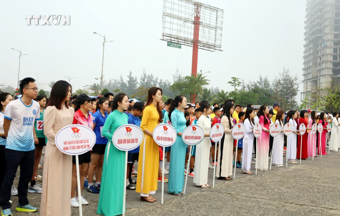 “Ngày chạy Olympic vì sức khỏe toàn dân” năm 2024 có sự tham gia của 1.500 công chức, viên chức, chiến sỹ lực lượng vũ trang, học sinh, sinh viên trên địa bàn tỉnh Quảng Bình. Ảnh: TTXVN phát vna_potal_quang_binh_hon_1500_nguoi_tham_gia_“ngay_chay_olympic_vi_suc_khoe_toan_dan”_7285437.jpg