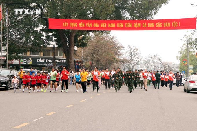 Các vận động viên tham gia Ngày chạy Olympic vì sức khỏe toàn dân. Ảnh: Quang Cường – TTXVN vna_potal_tuyen_quang_phat_dong_ngay_chay_olympic_va_giai_viet_da_tien_phong_nam_2024_7285243.jpg
