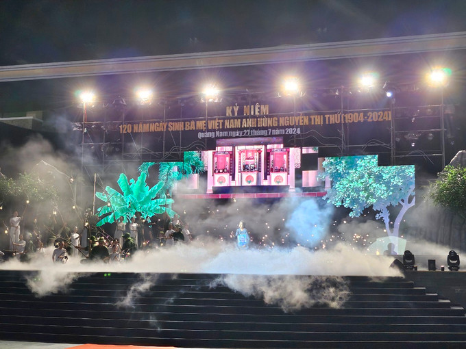 Tại Lễ kỷ niệm đã diễn ra chương trình nghệ thuật với chủ đề "Huyền thoại Mẹ - Tượng đài bất tử" - Ảnh: baochinhphu.vn z5674291413421991b5f409e4f6a910c9efafa1564c9ee-172208987135488916571.jpg