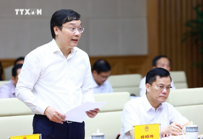Thứ trưởng Bộ Nội vụ Trương Hải Long báo cáo kết quả triển khai công tác cải cách hành chính 6 tháng đầu năm 2024. Ảnh: Dương Giang-TTXVN vna_potal_thu_tuong_chu_tri_phien_hop_thu_8_cua_ban_chi_dao_cai_cach_hanh_chinh_cua_chinh_phu_7482454.jpg