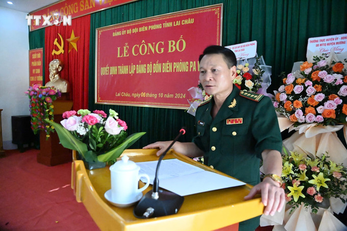 Đại tá Triệu Quốc Nguậy, Phó Bí thư Đảng ủy, Chỉ huy trưởng Bộ Chỉ huy Bộ đội Biên phòng Lai Châu phát biểu giao nhiệm vụ cho Đảng bộ Đảng bộ Đồn Biên phòng Pa Vệ Sử. Ảnh: TTXVN phát vna_potal_thanh_lap_dang_bo_don_bien_phong_thu_11_o_lai_chau_7636435.jpg