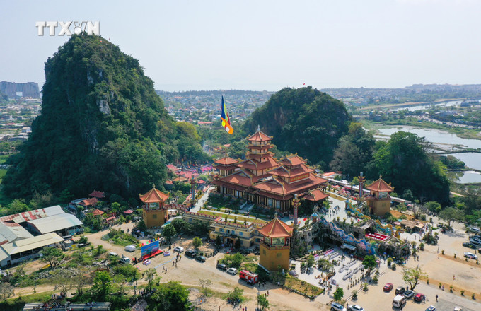 Chùa Quán Thế Âm trong ngày diễn ra Lễ vía Đức Bồ tát Quán Thế Âm. Ảnh: Trần Lê Lâm - TTXVN vna_potal_le_hoi_quan_the_am_ngu_hanh_son_le_via_duc_bo_tat_quan_the_am__6621451.jpg