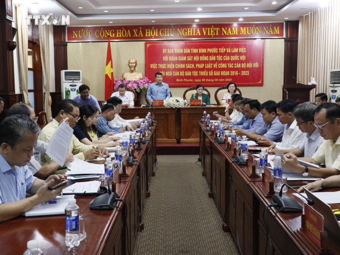 Quang cảnh buổi làm việc. Ảnh: K GỬIH - TTXVN vna_potal_doan_giam_sat_hoi_dong_dan_toc_cua_quoc_hoi_lam_viec_tai_tinh_binh_phuoc_7528542.jpg