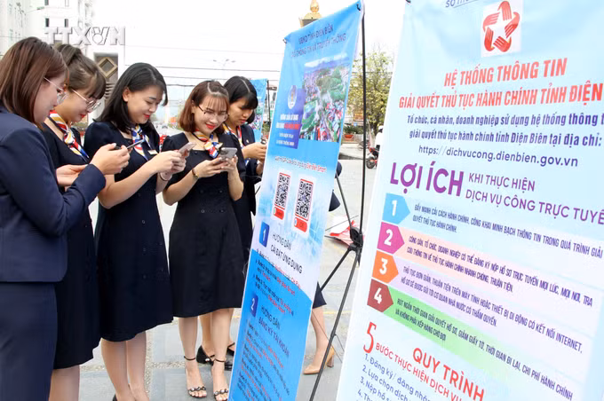 vna_potal_dien_bien_nguoi_dan_de_dang_phan_anh_buc_xuc_vuong_mac_qua_ung_dung_dien_bien_smart_7245864.jpg
