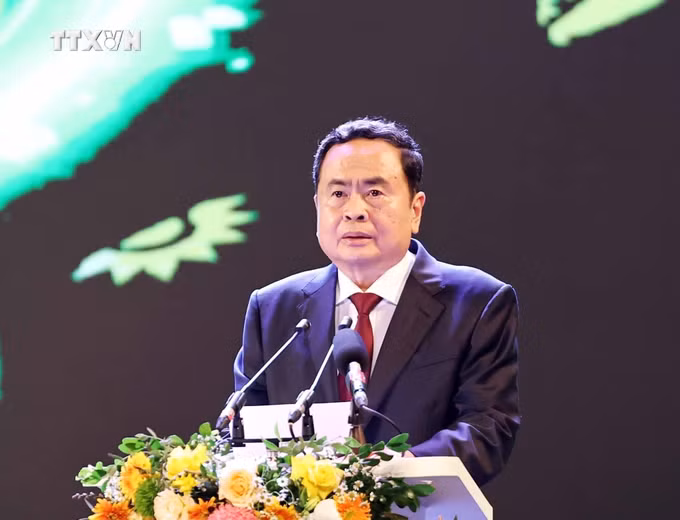 vna_potal_chu_tich_quoc_hoi_du_le_ton_vinh_nong_dan_viet_nam_xuat_sac_htx_tieu_bieu_toan_quoc_nam_2024_7651290.jpg
