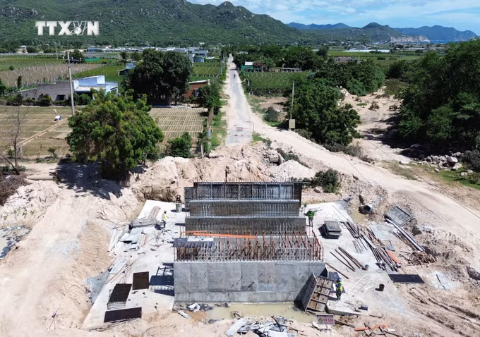 vna_potal_ninh_thuan_dau_tu_xay_dung_ha_tang_vung_dung_du_an_hai_nha_may_dien_hat_nhan_7651526.jpg
