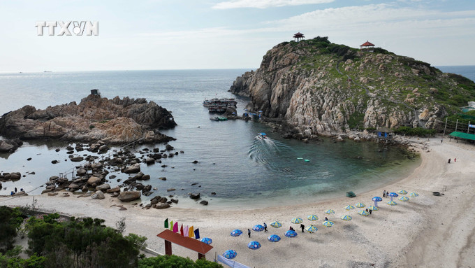 Đảo yến Hòn Nội, thành phố Nha Trang. Ảnh Đặng Tuấn -TTXVN vna_potal_khanh_hoa_gio_to_nganh_yen_sao_co_lich_su_700_nam_7432060.jpg
