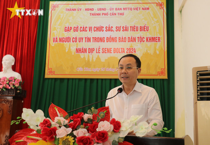 Ông Nguyễn Văn Hiếu, Ủy viên dự khuyết Trung ương Đảng, Bí thư Thành ủy Cần Thơ phát biểu tại buổi gặp mặt. Ảnh: Ngọc Thiện - TTXVN vna_potal_can_tho_gap_go_cac_chuc_sac_su_sai_tieu_bieu_dong_bao_dan_toc_khmer_nhan_dip_le_sen_dolta_7616144.jpg
