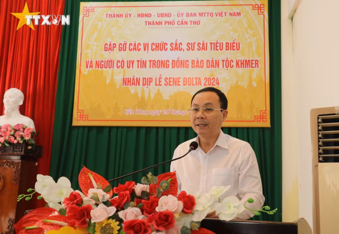 vna_potal_can_tho_gap_go_cac_chuc_sac_su_sai_tieu_bieu_dong_bao_dan_toc_khmer_nhan_dip_le_sen_dolta_7616144.jpg