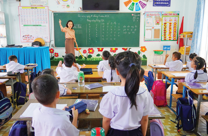 Giai đoạn 2021 - 2023, 100% trẻ mẫu giáo 5 tuổi người dân tộc thiểu số được tăng cường Tiếng Việt. Ảnh: Văn Phương 5-giao duc kon tum-van phuong-chu dan toc.jpg
