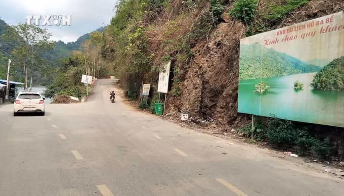 vna_potal_mo_duong_lon_danh_thuc_tiem_nang_du_lich_ho_ba_be_7298127.jpg
