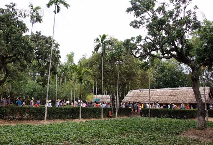 vna_potal_hang_van_du_khach_do_ve_khu_di_tich_quoc_gia_dac_biet_kim_lien_6935688.jpg