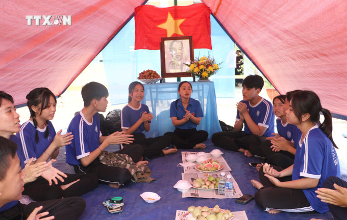 Học sinh tham gia sinh hoạt tại trại. Ảnh: Lê Thúy Hằng - TTXVN vna_potal_vinh_long_to_chuc_trai_he_thieu_nhi_huong_ung_thang_hanh_dong_vi_tre_em_nam_2024_7405865.jpg