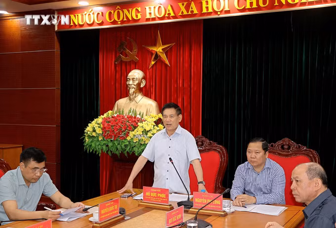 vna_potal_pho_thu_tuong_ho_duc_phoc_kiem_tra_khac_phuc_thiet_hai_bao_so_3_tai_hoa_binh__7581180.jpg