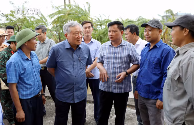 vna_potal_pho_thu_tuong_thuong_truc_kiem_tra_cong_tac_khac_phuc_hau_qua_bao_cua_so_3_tai_thai_binh_7581185.jpg