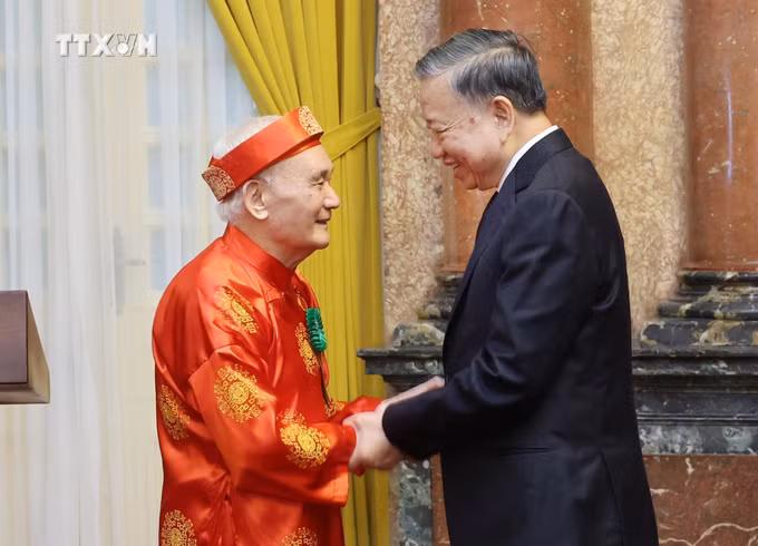 vna_potal_chu_tich_nuoc_to_lam_gap_mat_dai_bieu_nguoi_cao_tuoi_tieu_bieu_toan_quoc_7416212.jpg