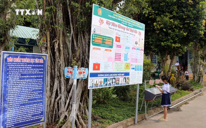 vna_potal_sang_kien_giao_duc_tinh_yeu_bien_dao_trong_khuon_vien_truong_o_tien_giang_7629555.jpg