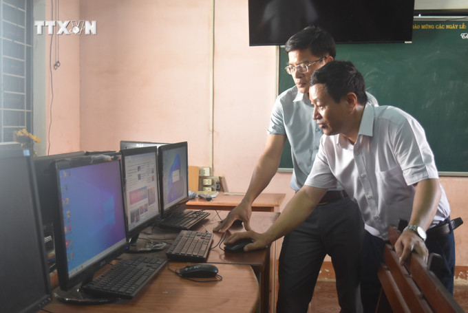 Kiểm tra cơ sở vật chất trước năm học 2024 - 2025 tại Trường Tiểu học Nguyễn Bá Ngọc, thị trấn Ea Súp, huyện Ea Súp, tỉnh Đắk Lắk. Ảnh: Nguyên Dung - TTXVN vna_potal_dak_lak_chuan_bi_san_sang_cho_nam_hoc_moi_2024_-_2025_7559195.jpg