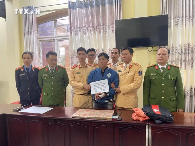 vna_potal_cong_an_lai_chau_bat_qua_tang_doi_tuong_van_chuyen_10_banh_heroin_7190800.jpg