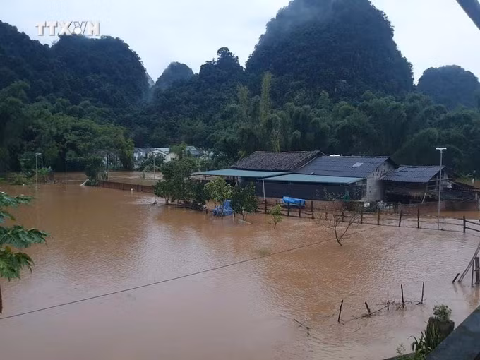 vna_potal_cao_bang_mua_to_lam_ngap_ung_cuc_bo_sat_lo_dat_7532477.jpeg