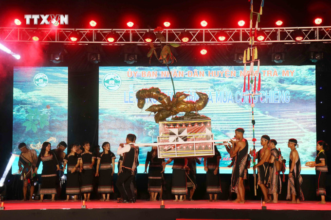 Lễ hội Sâm Ngọc Linh là hoạt động sôi nổi của đồng bào dân tộc thiểu số huyện Nam Trà My. Ảnh: Đoàn Hữu Trung - TTXVN vna_potal_quang_nam_khai_mac_le_hoi_sam_ngoc_linh_lan_thu_vi_nam_2024_7516467.jpg