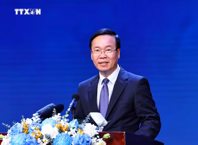vna_potal_chu_tich_nuoc_vo_van_thuong__du_chuong_trinh_ton_vinh_thay_thuoc_viet_nam_va_trao_giai_cuoc_thi_viet_“su_hy_sinh_tham_lang”_lan_vi_7243482.jpg