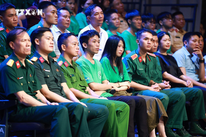 Các đại biểu tham dự Chương trình "Điểm tựa Việt Nam". Ảnh: Dương Giang-TTXVN vna_potal_thu_tuong_pham_minh_chinh_du_chuong_trinh_diem_tua_viet_nam_7597507.jpg