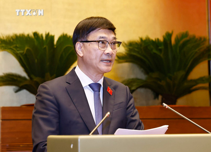 Chủ nhiệm Ủy ban Kinh tế của Quốc hội Vũ Hồng Thanh trình bày Báo cáo thẩm tra kết quả thực hiện kế hoạch phát triển kinh tế - xã hội năm 2024, dự kiến kế hoạch phát triển kinh tế - xã hội năm 2025. Ảnh: Doãn Tấn - TTXVN vna_potal_khai_mac_trong_the_ky_hop_thu_8_quoc_hoi_khoa_xv_7662206.jpg