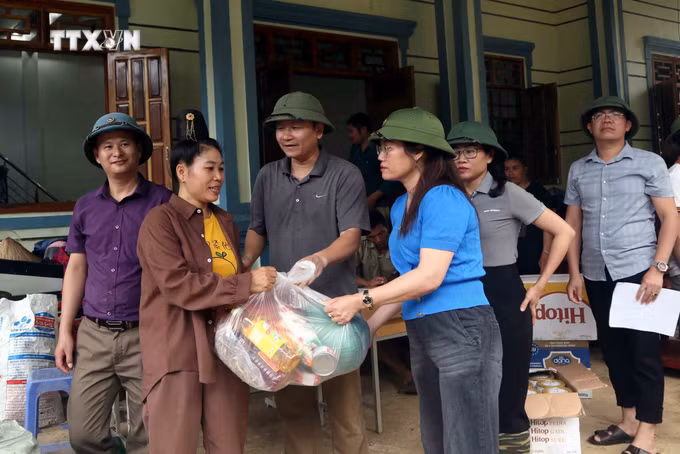 vna_potal_son_la_ho_tro_cac_mat_hang_thiet_yeu_cho_nguoi_dan_ban_phieng_nghe_7514331.jpg