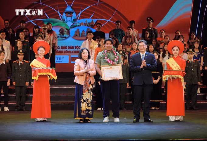 vna_potal_em_danh_sa_rum_-_hoc_sinh_khmer_dat_nhieu_thanh_tich_xuat_sac_trong_hoc_tap_7234127.jpg