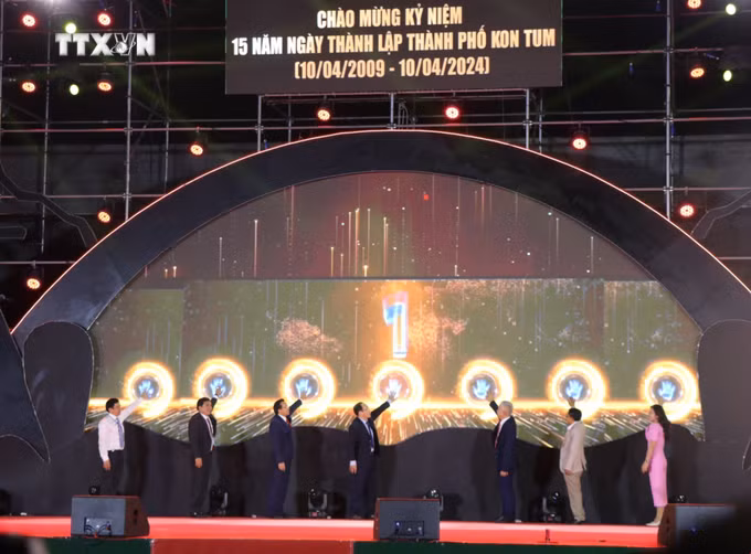 vna_potal__le_khai_mac_cac_hoat_dong_chao_mung_ky_niem_15_nam_thanh_lap_thanh_pho_kon_tum_7316942.jpg