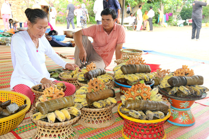 Ẩm thực trong lễ hội Katê của người Chăm. Ảnh: Nguyễn Thành net am thuc cham -anh 5-nguyen thanh.JPG