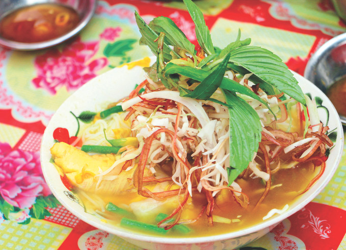Bún cá Châu Đốc thường ăn kèm với đủ loại rau phổ biến ở miền Tây. Ảnh: Công Mạo Bun ca Chau Doc 2.jpg