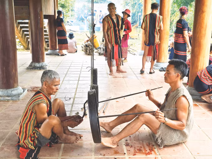 8-tria lua Brau-khoa chuong-kon tum.jpg