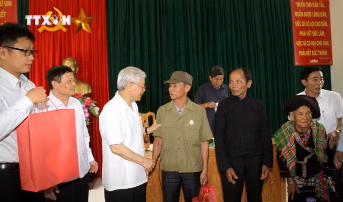 vna_potal_loi_can_dan_cua_tong_bi_thu_nguyen_phu_trong_giup_nguoi_dan_ban_bo_vuon_len_7493700.jpg