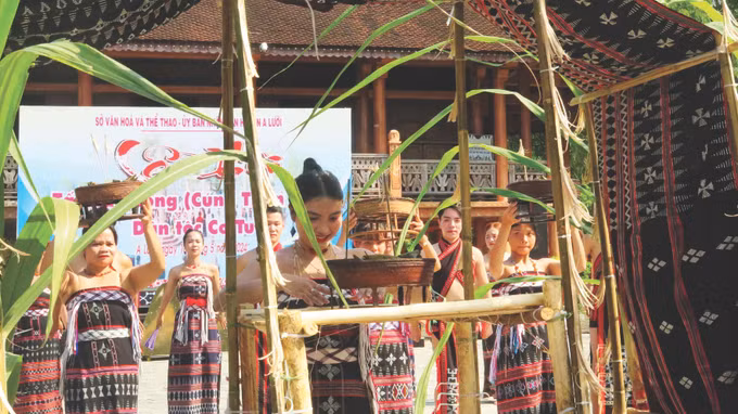 3-van hoa cac dan toc mien nui thua thien hue.jpg