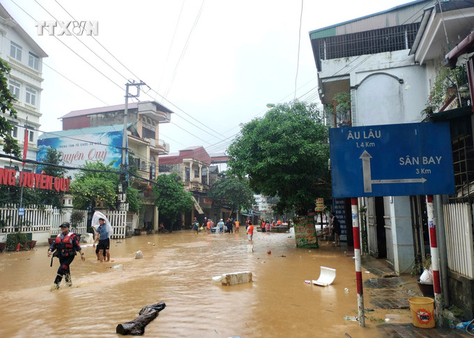 Khu vực xảy vụ lật thuyền khiến tình nguyện viên tham gia cứu hộ tử vong. Tuấn Anh - TTXVN vna_potal_yen_bai_mot_tinh_nguyen_vien_tham_gia_cuu_ho_o_yen_bai_bi_tu_vong_do_lat_thuyen_7588678.jpg
