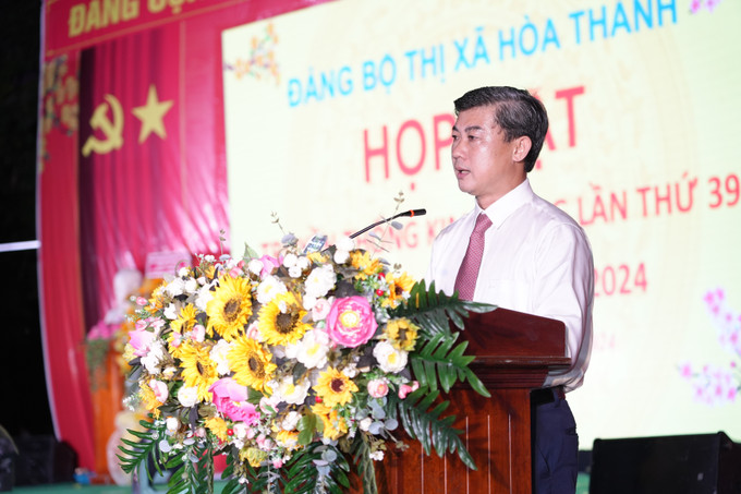 Phó Bí thư Thị uỷ Hoà Thành Trương Văn Hoàn phát biểu ôn lại truyền thống cách mạng hào hùng của địa phương. Ảnh: Minh Phú - TTXVN tayninh1.jpg
