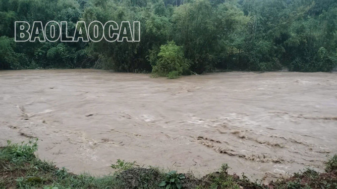 Nước tại các dòng suối trên địa bàn huyện Bát Xát dâng cao. Ảnh: baolaocai.vn lao-cai-9924.jpg