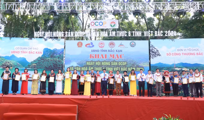 vna_potal_khai_mac_ngay_hoi_nong_san_ocop_va_van_hoa_am_thuc_6_tinh_viet_bac_7556058.jpg