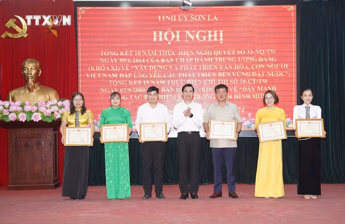 vna_potal_tinh_uy_son_la_tong_ket_10_nam_thuc_hien_nghi_quyet_33-nqtw_va_15_nam_thuc_hien_chi_thi_38-cttw_7335742 (1).jpg