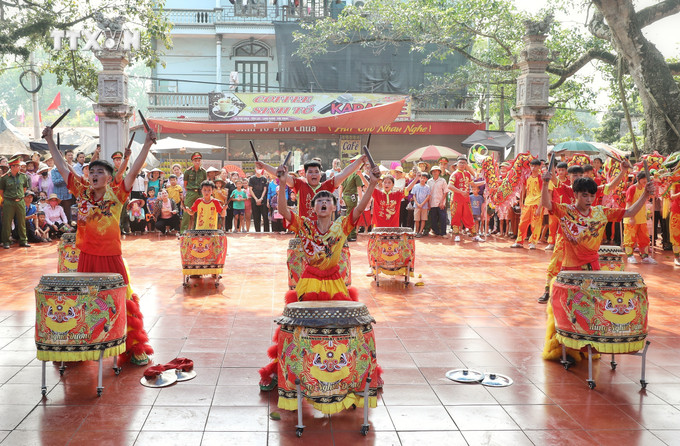 Màn đánh trống khai hội. Ảnh: Danh Lam -TTXVN vna_potal_bac_giang_doc_dao_le_hoi_tien_luc_2024_7347033.jpeg