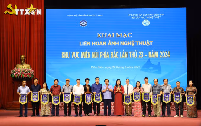vna_potal_70_nam_chien_thang_dien_bien_phu_khai_mac_lien_hoan_anh_nghe_thuat_khu_vuc_mien_nui_phia_bac_lan_thu_23_7347535.jpg