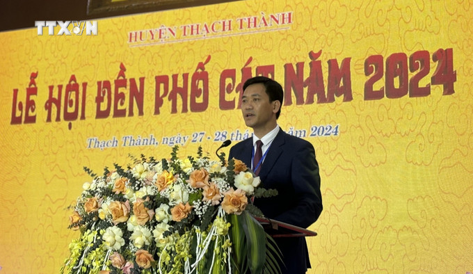 Chủ tịch UBND huyện Thạch Thành (Thanh Hóa) Đinh Văn Hưng phát biểu tại lễ hội. Ảnh: TTXVN phát vna_potal_khoi_phuc_le_hoi_den_pho_cat_thanh_hoa_7292937.jpg